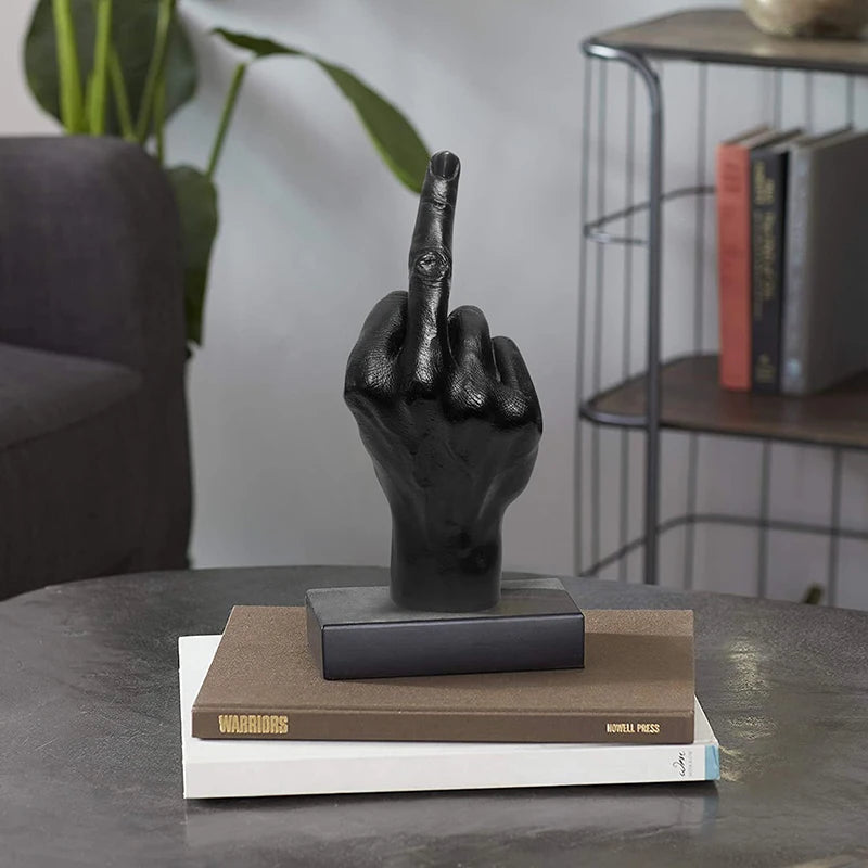 Escultura de Dedo Médio em Resina - Decoração Criativa para Ambientes Modernos